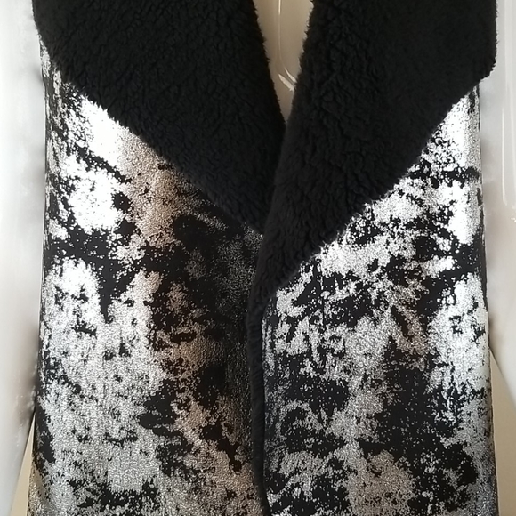 Mesh + Lace Sherpa Black & Silver Vest - Picture 3 of 16